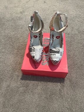 Statement heels